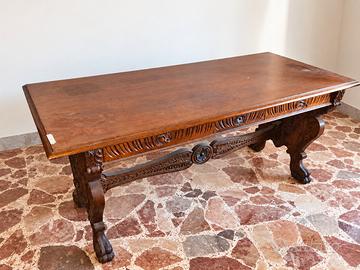 Tavolo di rappresentanza intagliato con sedie