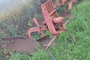 Aratro monovomere de franceschi