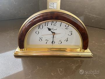 Orologio da appoggio color oro e radica