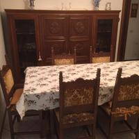 Mobili in noce sala da pranzo