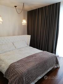letto in pelle bianco 