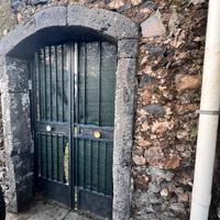 Arco in pietra lavica del 1800