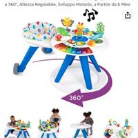 Girello con tabolo da gioco e musica