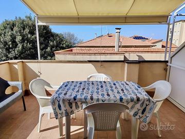 SAN VINCENZO 61 - trilo con terrazza - 50 mt mare