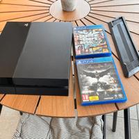 PS4 + due giochi e base
