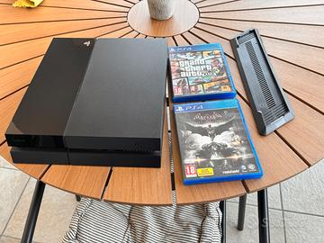 PS4 + due giochi e base