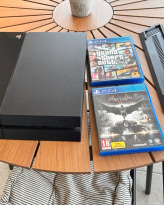 PS4 + due giochi e base