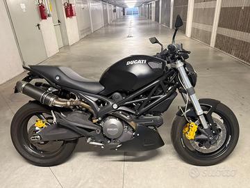 Ducati Monster 696