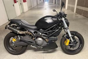 Ducati Monster 696