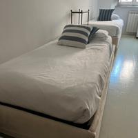 N.2 letti singoli contenitori con materassi Aloe