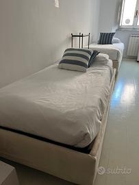 N.2 letti singoli contenitori con materassi Aloe