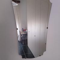 specchio vintage stilizzato con fine decoro.