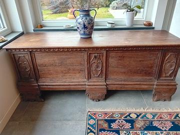 Cassapanca carnica del ‘600 in legno.