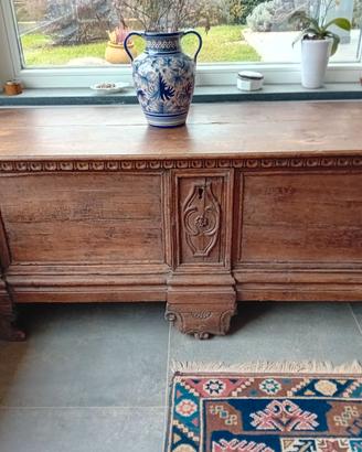 Cassapanca carnica del ‘600 in legno.