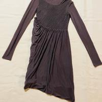 Abito in maglia morbida, asimmetrico, drappeggiato