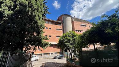 Immobile di 260 mq su un unico livello in zona cen