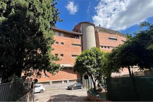 Immobile di 260 mq su un unico livello in zona cen