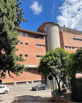 Immobile di 260 mq su un unico livello in zona cen