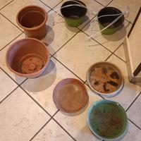 4 vasi...2 che si appendono uno con sottovaso ed u