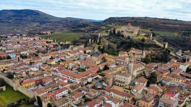 5 LOCALI A SOAVE