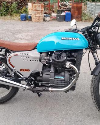 Honda CX500 d’epoca restaurata