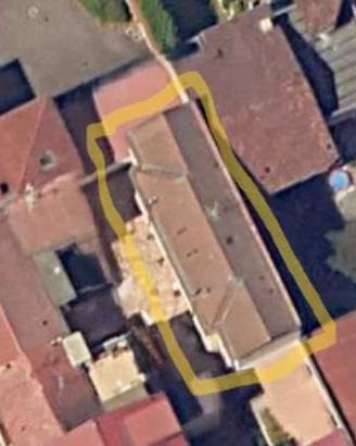 Palazzo / Stabile di 400 m² con più di 5 locali a 