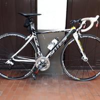 Bici corsa sintesi carbonio cambio sram