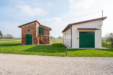 AUTORIMESSA E CANTINA CON CORTE PRIVATA