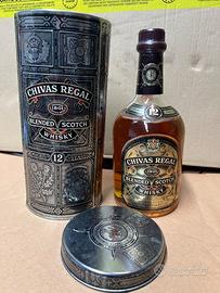 Varie bottiglie di alcolici da collezione.