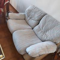 mobili divano credenza bianca 
cucina piantana