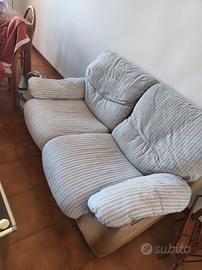 mobili divano credenza bianca 
cucina piantana