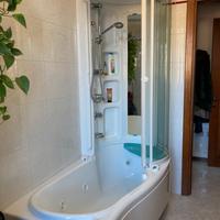 Vasca idromassaggio con doccia Teuco