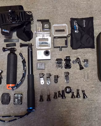 GoPro Hero 3+ con custodia e kit accessori