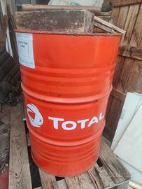 Bidone metallico vuoto