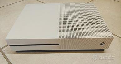 Xbox One S 1TB con 2 joystick e 4 giochi