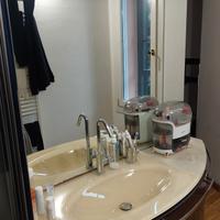 mobile bagno e specchio con luce