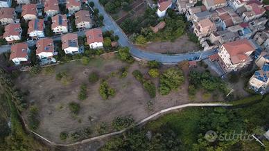 Terreno di 8.200 mq + edificio residenziale di 1.3
