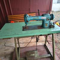 macchina da cucire vintage 