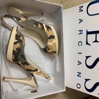 Scarpa con tacco Guess
