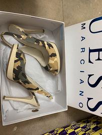 Scarpa con tacco Guess