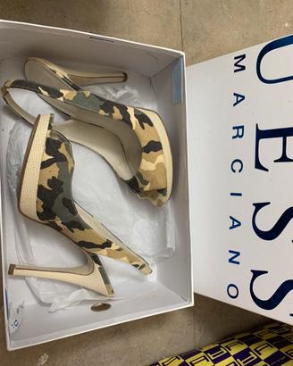 Scarpa con tacco Guess