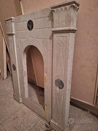 Cornice in marmo a edicola