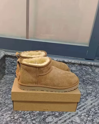 UGG Classic Ultr Mini (stivaletti da donna) EU 38