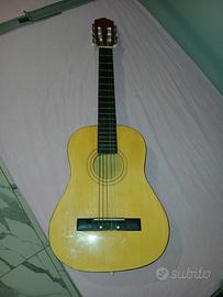 Chitarra classica 4/4 in buone condizioni