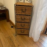 Mobiletto in ferro battuto