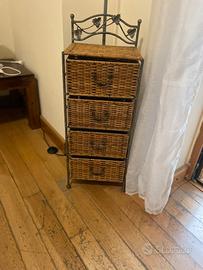 Mobiletto in ferro battuto