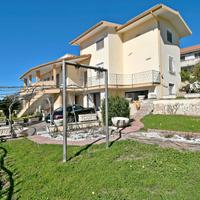 Villa indipendente con giardino