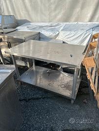 Tavolo in acciaio