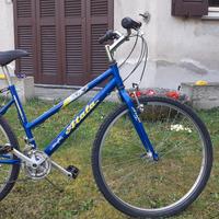 Bici da ragazza/donna mountain bike - città.