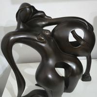  scultura moderna figura femminile in rame brunito